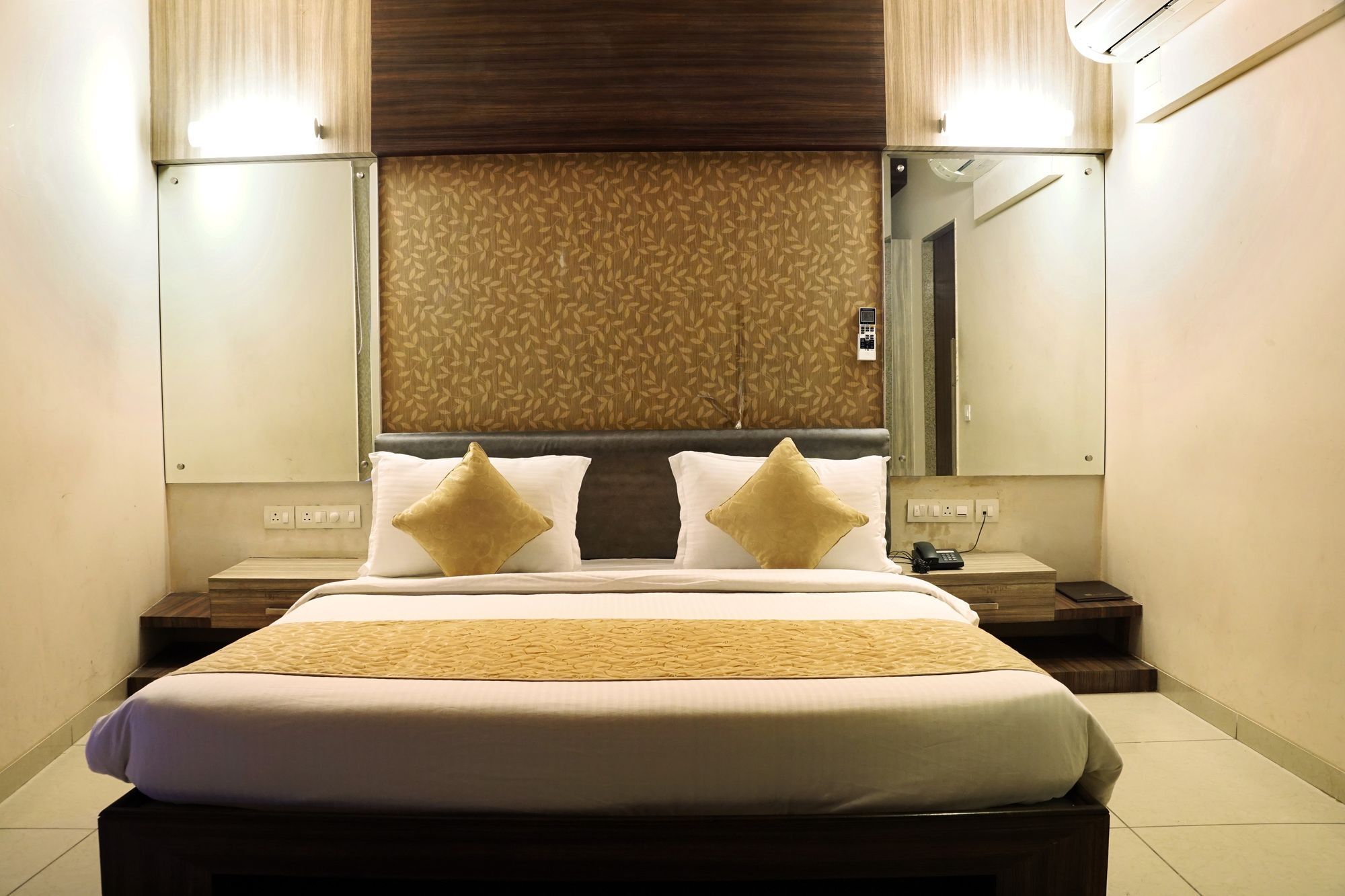 Hotel Gormoh Ahmedabad Buitenkant foto