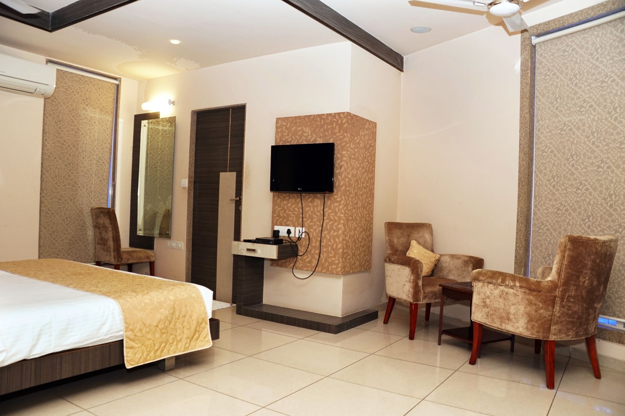 Hotel Gormoh Ahmedabad Buitenkant foto